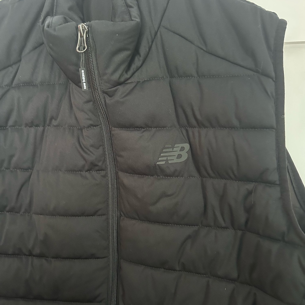 New Balance Men's Dark Puffer Vest L - Picture 2 of 8